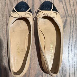 CHANEL Two-Tone Beige and Black Flats